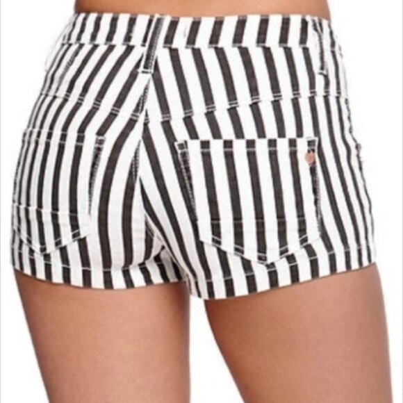 Kendall & Kylie Striped High Rise Short - Picture 3 of 3